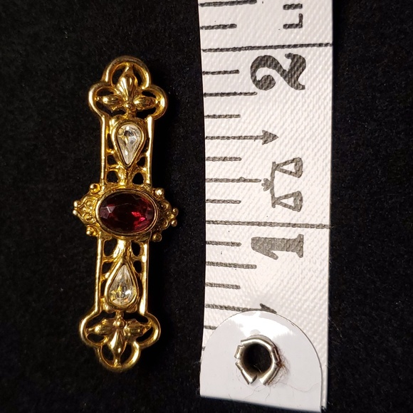 Vintage 1928 Goldtone Bar Pin With Teardrop and Garnet Crystals Detail - Picture 5 of 6